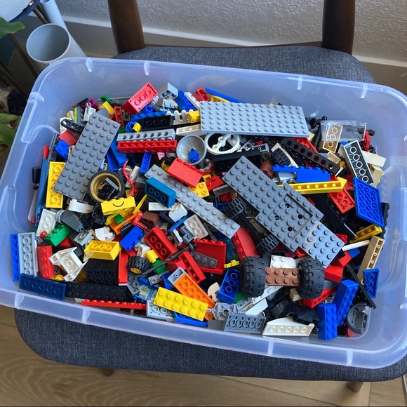 Lots of Legos! (4 pounds of clean, sorted Lego pieces) - Picture 4 of 5